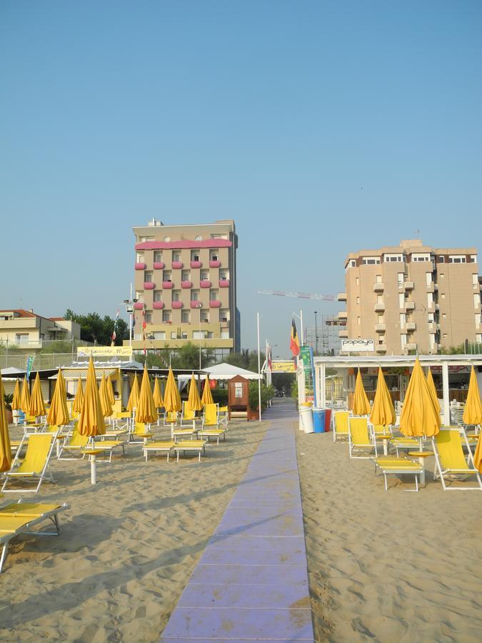 Hotel Atlantic Pesaro Esterno foto